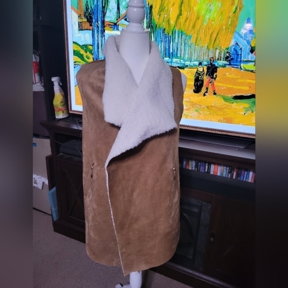 Faux Suede Sherpa-Lined Sleeveless Vest - Tan/White